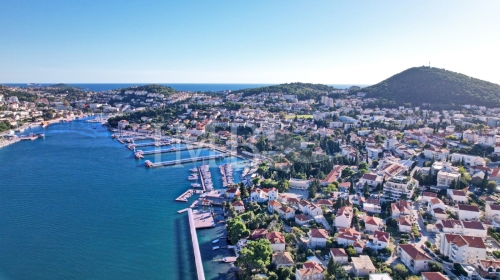 Dvojna kuća cca 300 m2 | Ekskluzivna pozicija uz more! | Blizina sadržaja | Dubrovnik